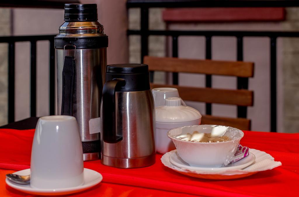 尼耶利 库内瓦尔旅馆酒店 外观 照片